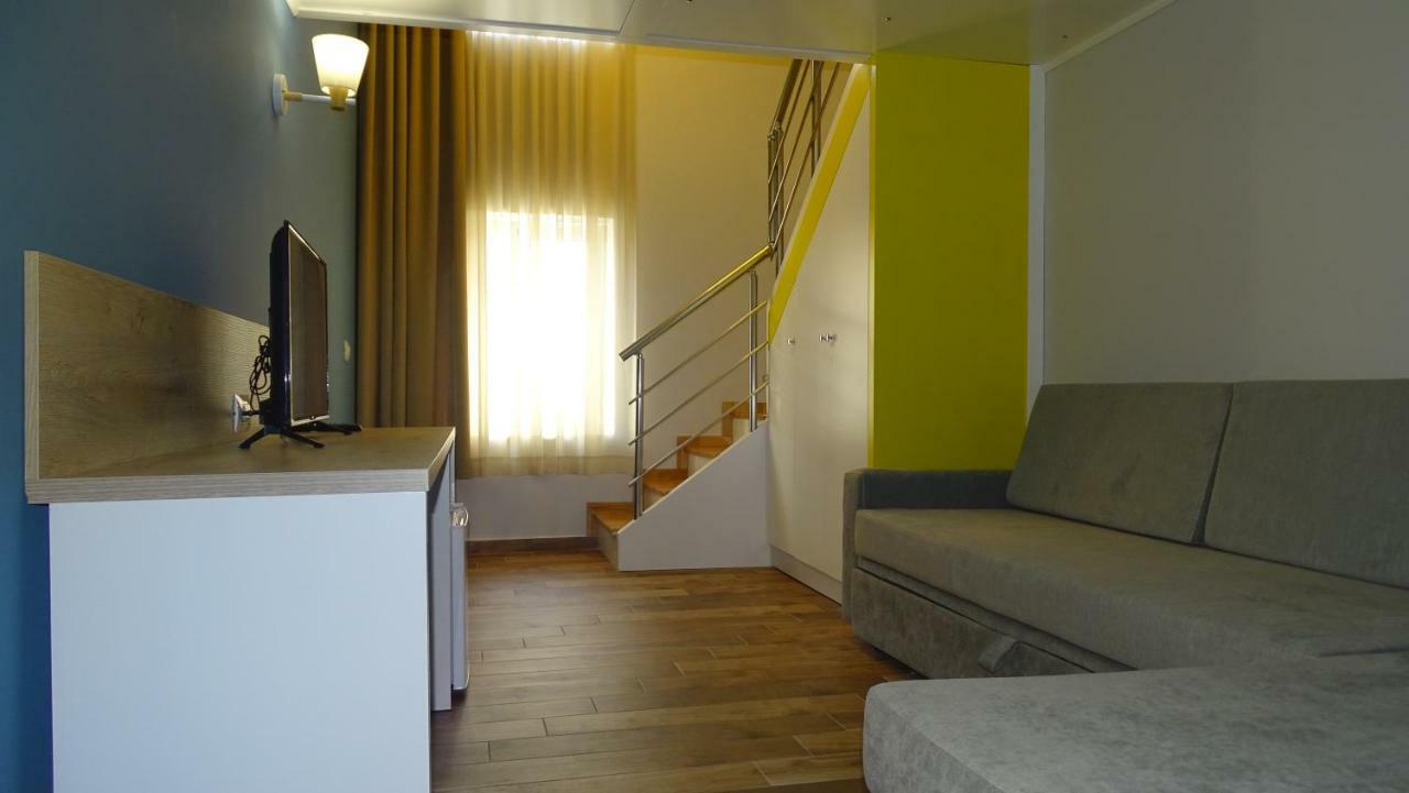 Bistrica Hotel Sarande Bagian luar foto