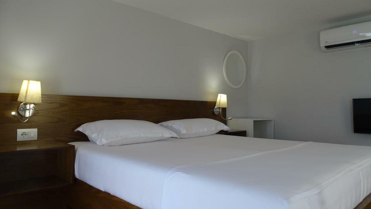 Bistrica Hotel Sarande Bagian luar foto